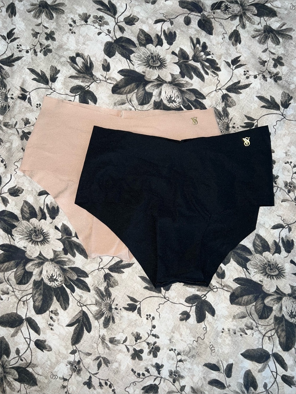 Victoria's Secret No-Show Cheeky Panties -Set of 2 XS